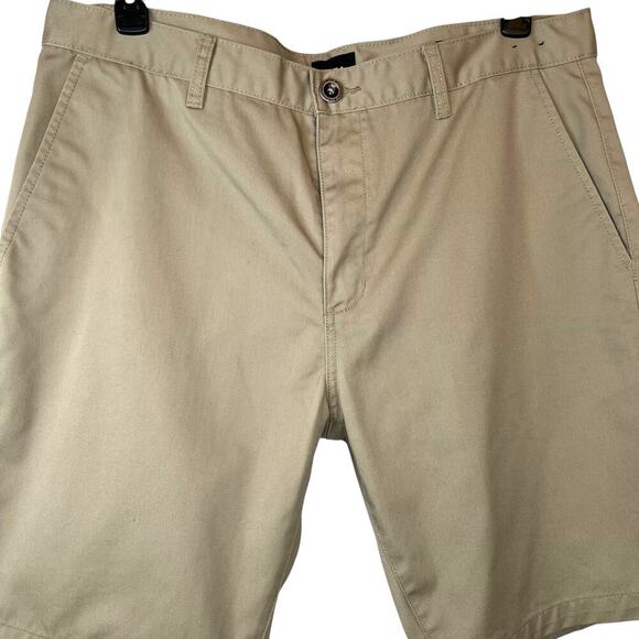 RVCA 10" The Weekend Chino Flat Front Shorts 21" Outseam in Khaki Men's 36 Waist - Picture 3 of 10